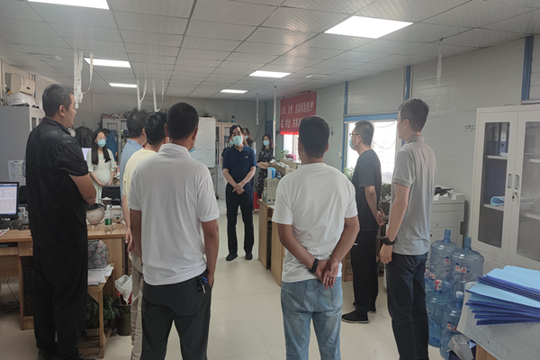 天津城市公司开展工地送清凉活动