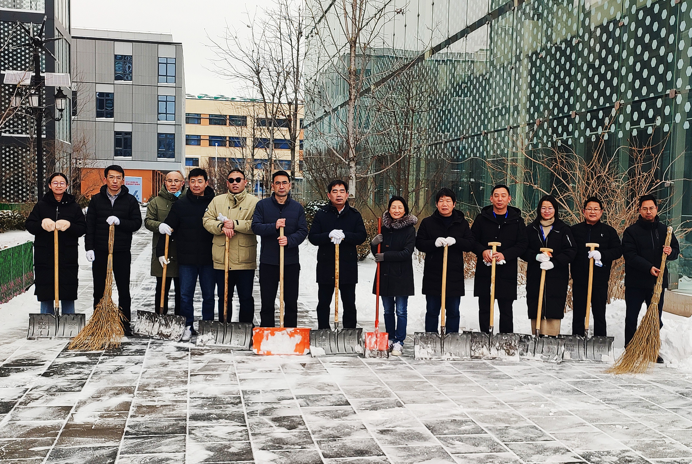 党员齐出动，清雪践初心——天津城市公司所属党支部开展主题志愿服务活动