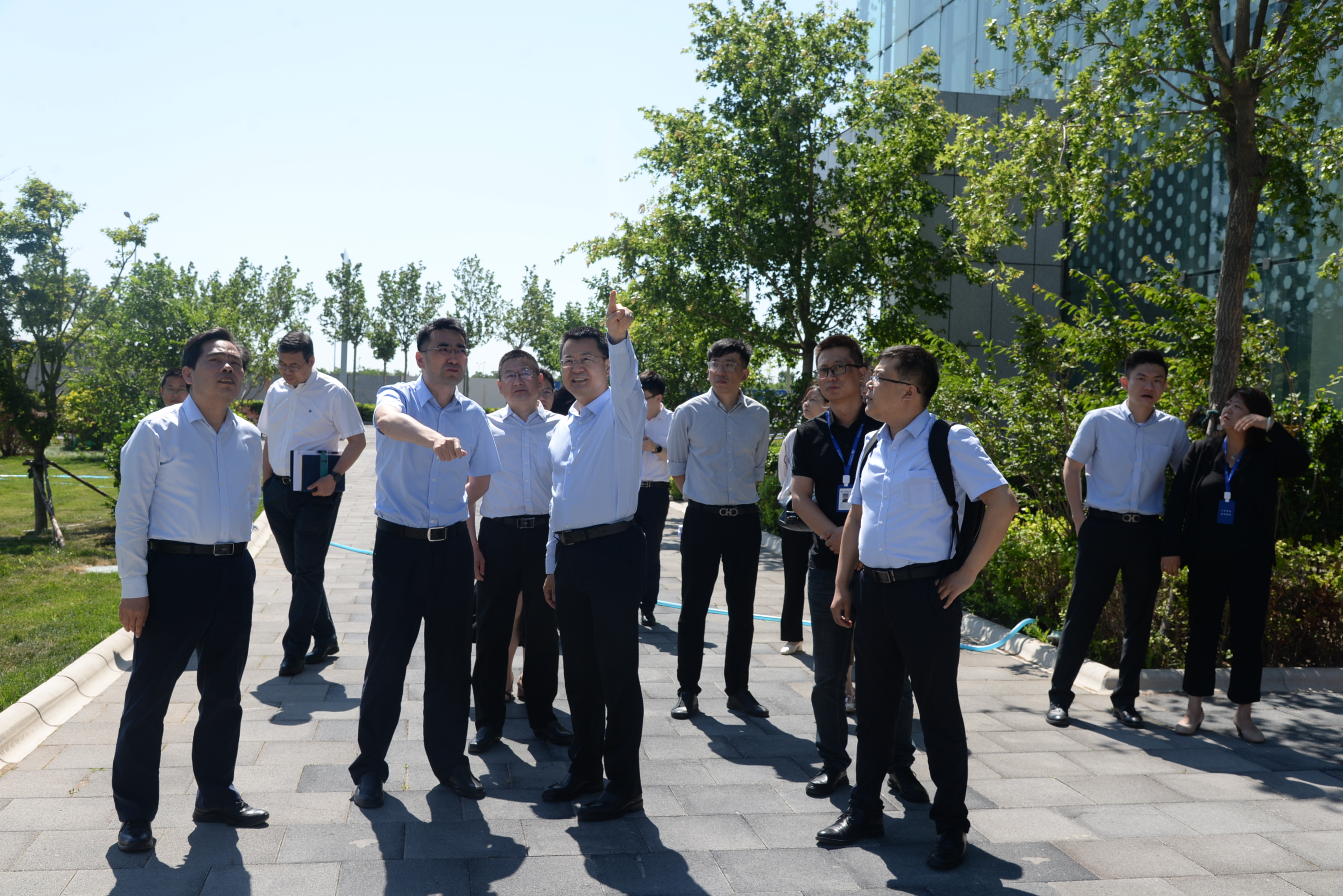 中新天津生态城管委会主任王国良一行考察北科建·生态城直播电商产业园