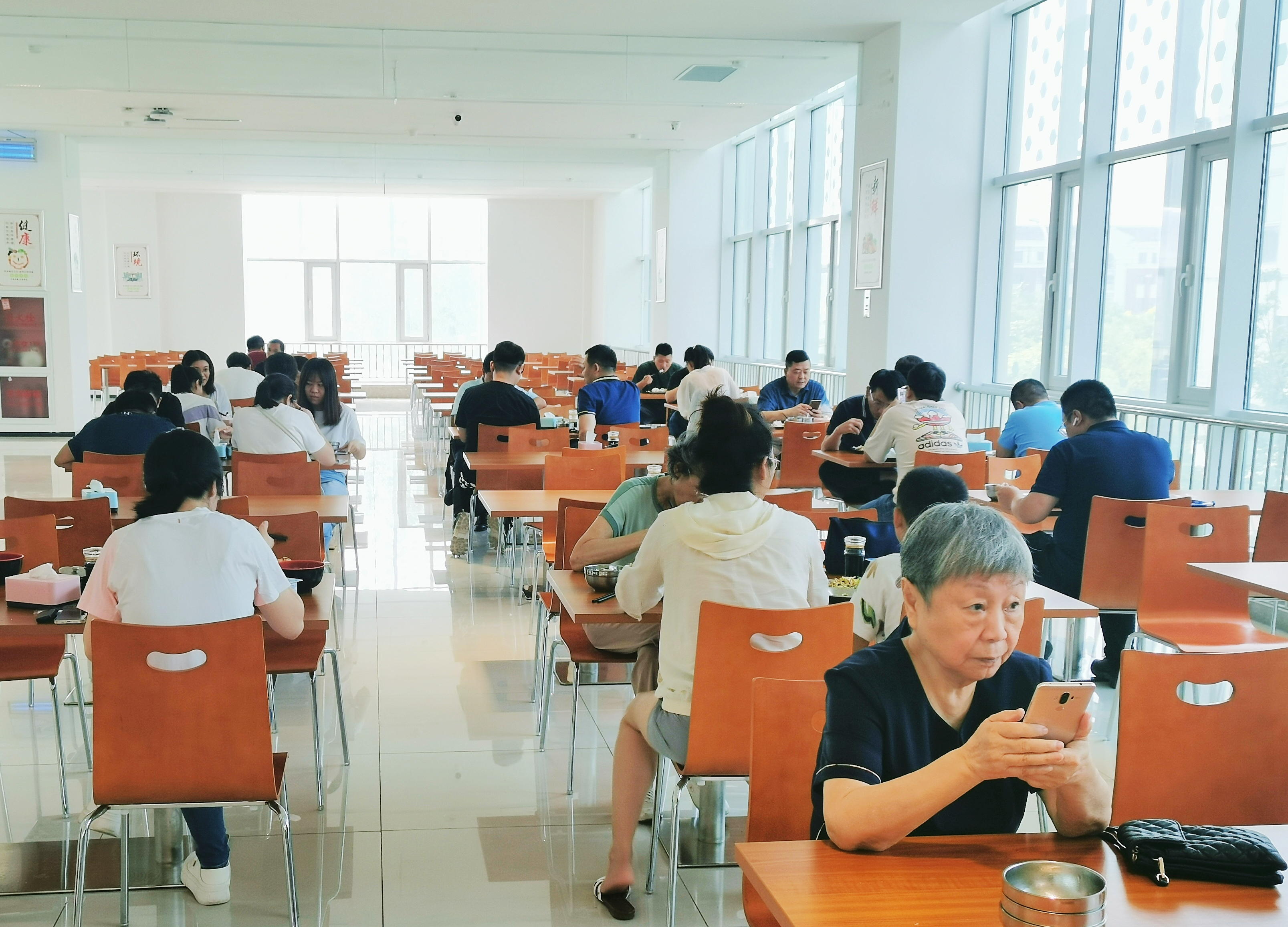 北科建生态城直播电商产业园食堂全面对外开放
