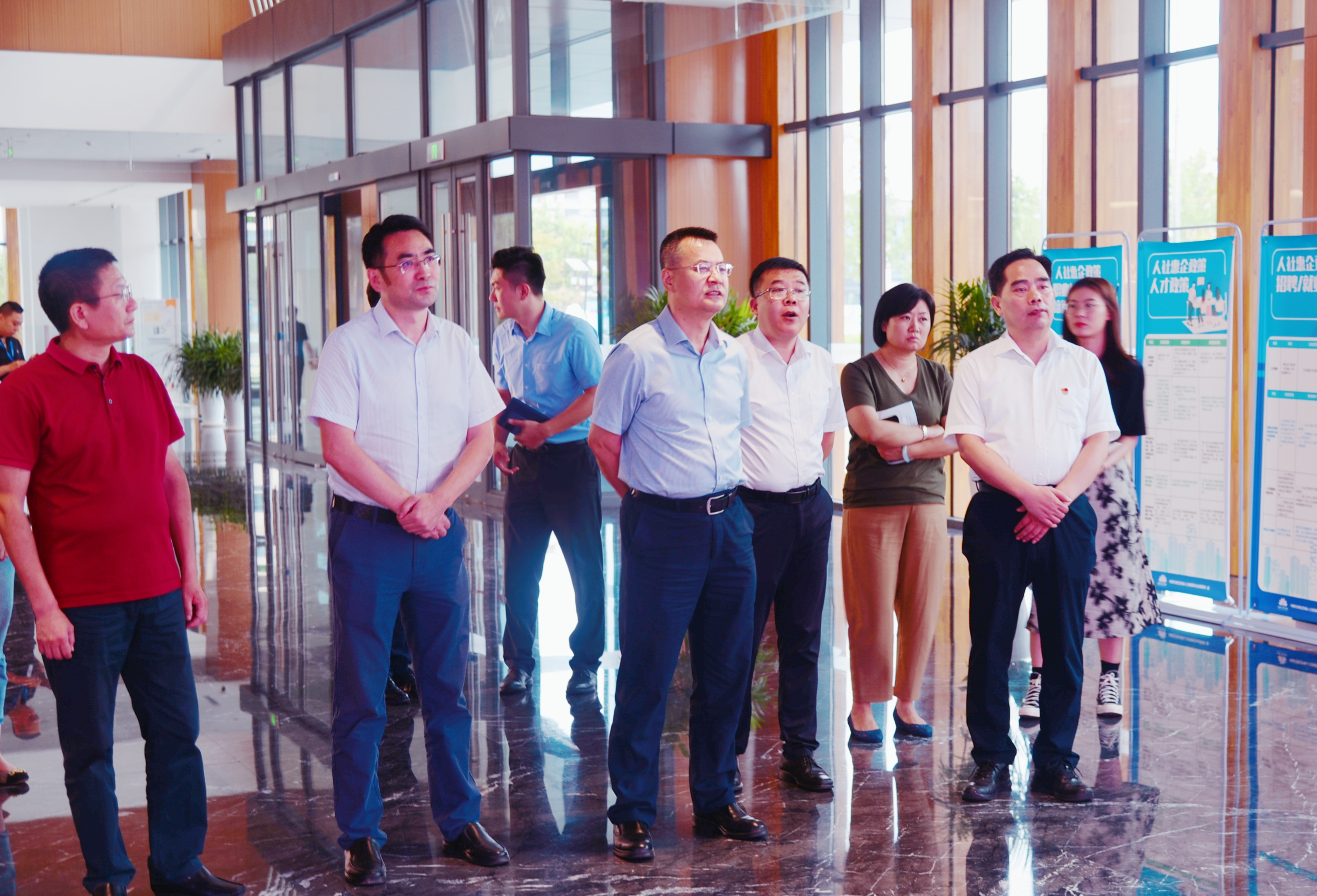 中新天津生态城管委会主任王国良一行考察调研北科建·生态城直播电商产业园